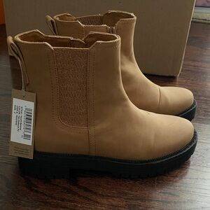 NWT Toms Tan Kids Boots
